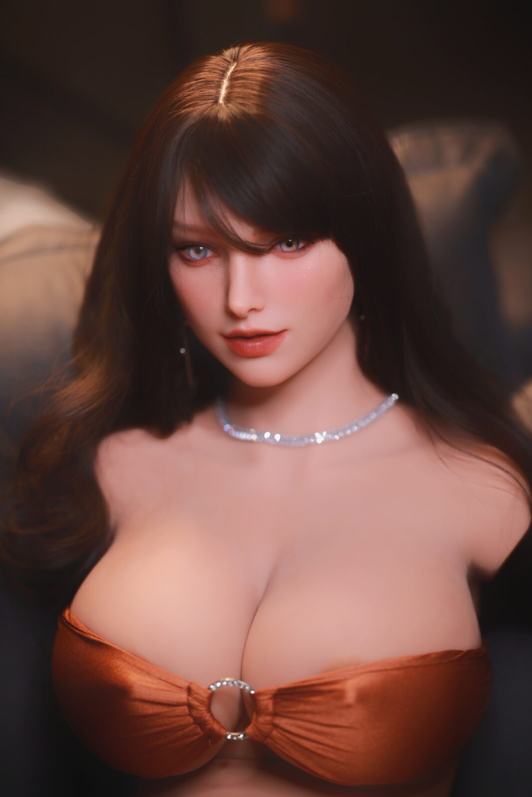 DutchDoll Adele 86 cm Torso Porträt mit langen dunklen Haaren, orangem Kleid und Kette