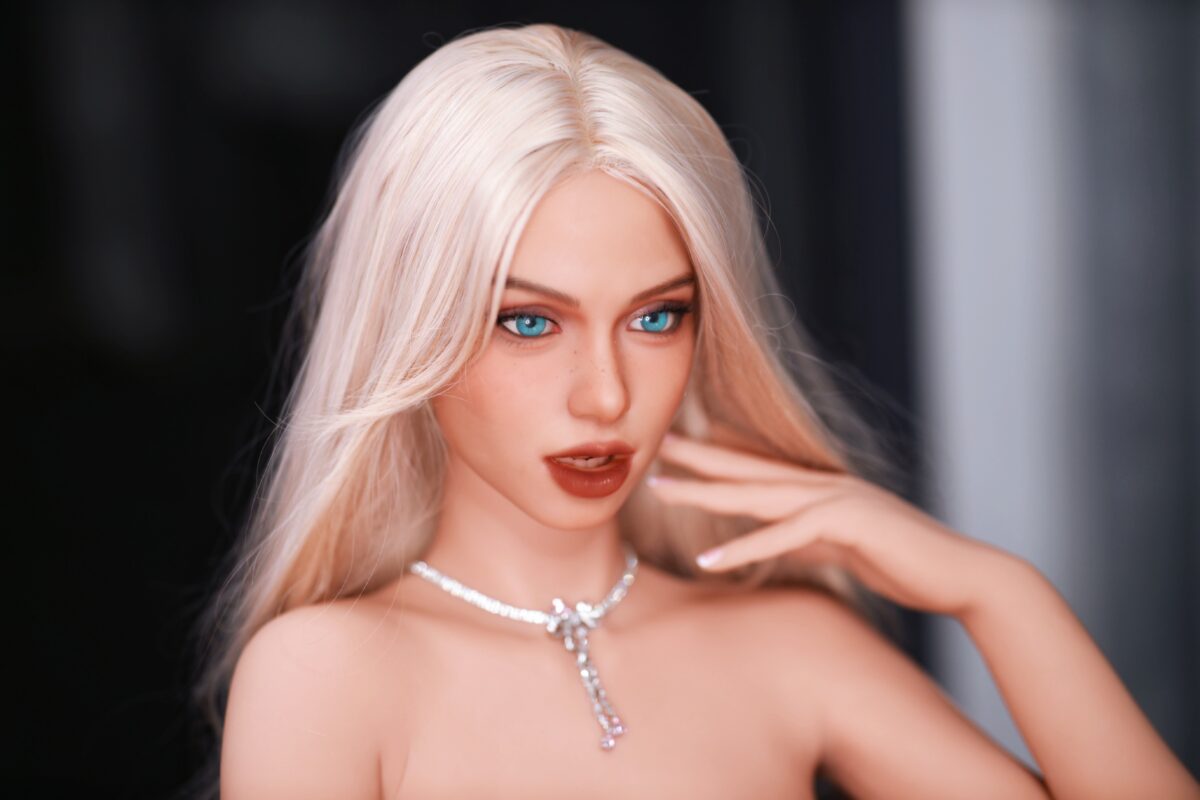 DutchDoll Hannah · 161 cm