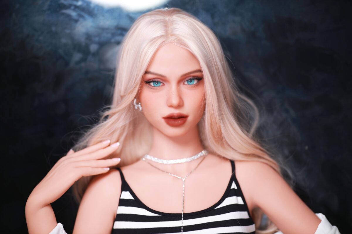 DutchDoll Hannah · 161 cm